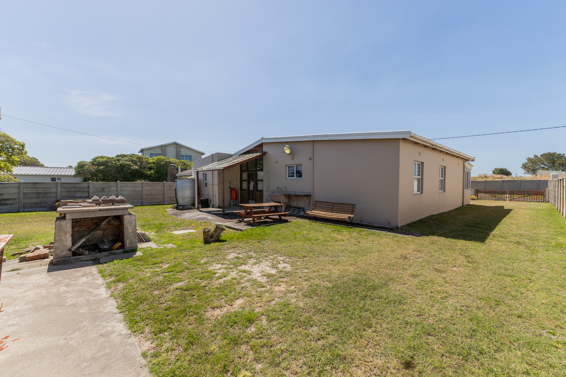 4 Bedroom Property for Sale in Struisbaai Western Cape